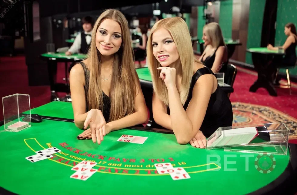 Meja permainan live dengan dealer dan layar kamera